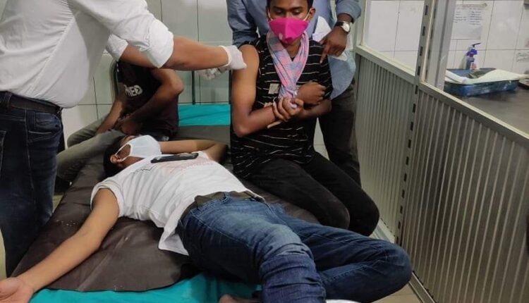 টিএসসিতে সৈকতের সহযোগীদের সাথে ছাত্রদলকর্মীদের মারামারি