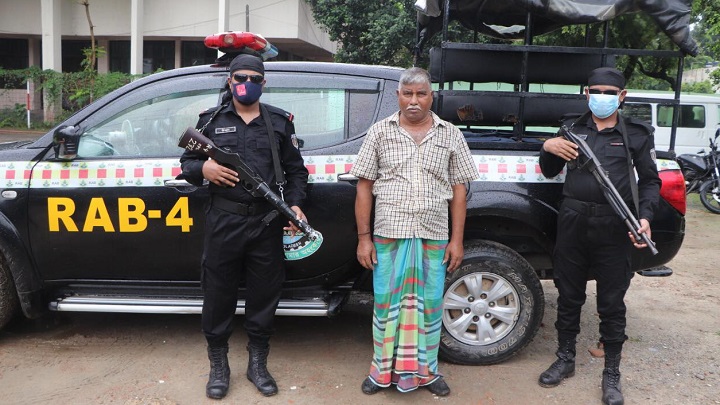 বাসায় বানাতেন মদ আর ছাদে করতেন গাঁজার চাষ, অতপর…