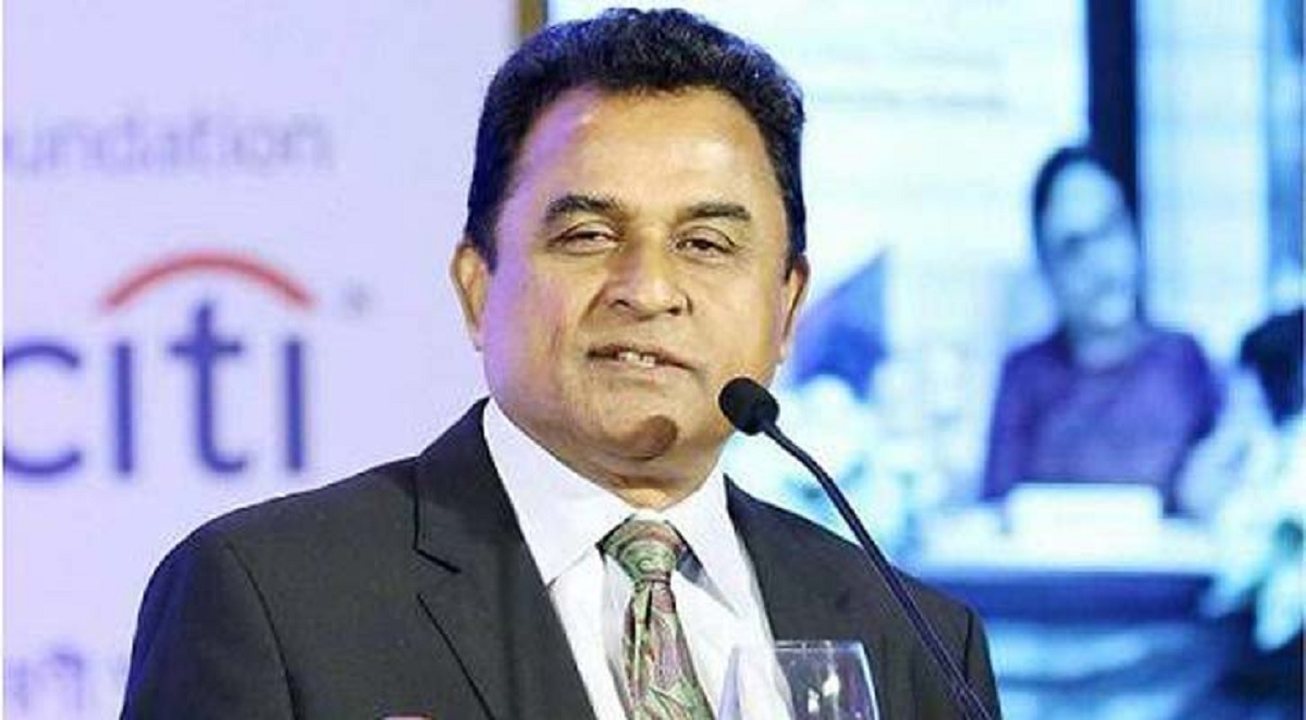 চিকিৎসার জন্য লন্ডন গেলেন অর্থমন্ত্রী