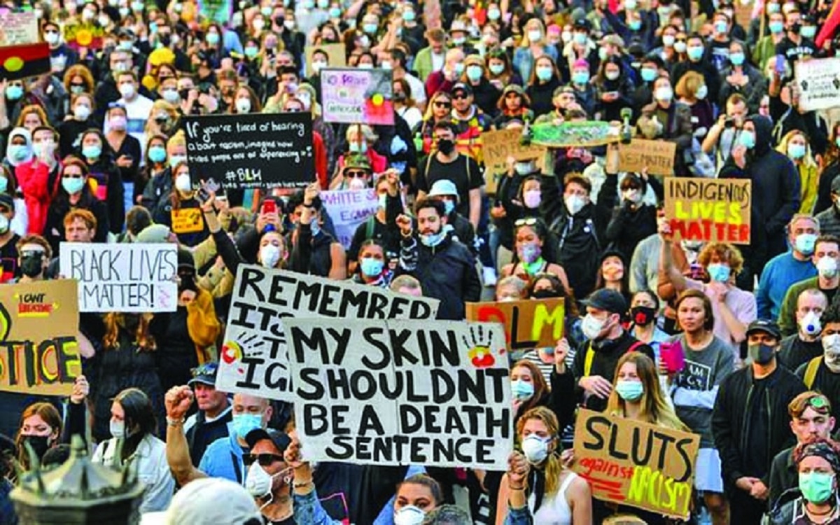 অস্ট্রেলিয়ায় বর্ণবৈষম্যের প্রতিবাদে বিক্ষোভ