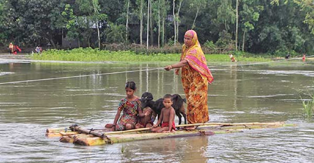 মধ্যাঞ্চলে বন্যায় কমছে না বানভাসিদের দুর্ভোগ