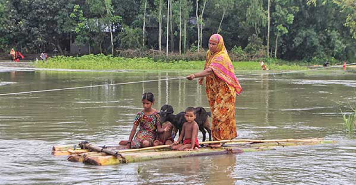 মধ্যাঞ্চলে বন্যায় কমছে না বানভাসিদের দুর্ভোগ