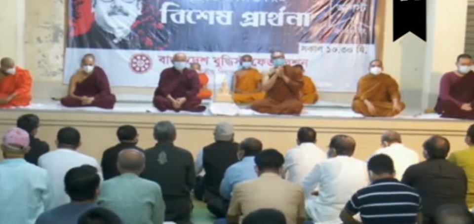 শোক দিবসে উপাসানালয়ে চলছে প্রার্থনা