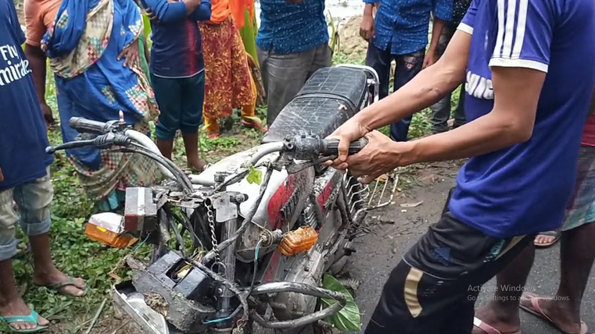 ঝিনাইদহে মোটরসাইকেল নিয়ন্ত্রণ হারিয়ে গাছের সাথে ধাক্কা, নিহত ২