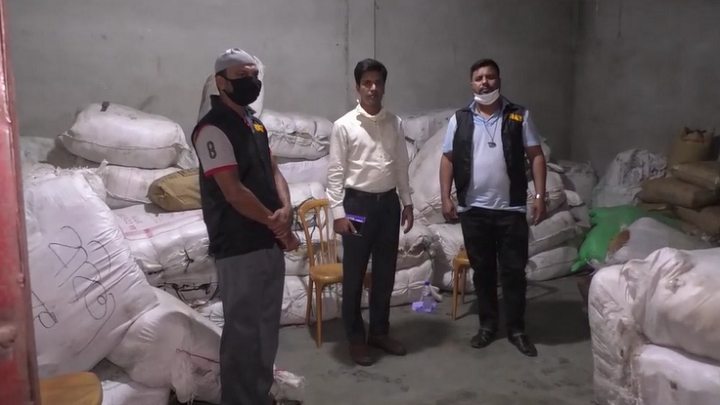 নীলফামারীতে পলিথিন মজুদের দায়ে ভ্রাম্যমাণ আদালতের জরিমানা