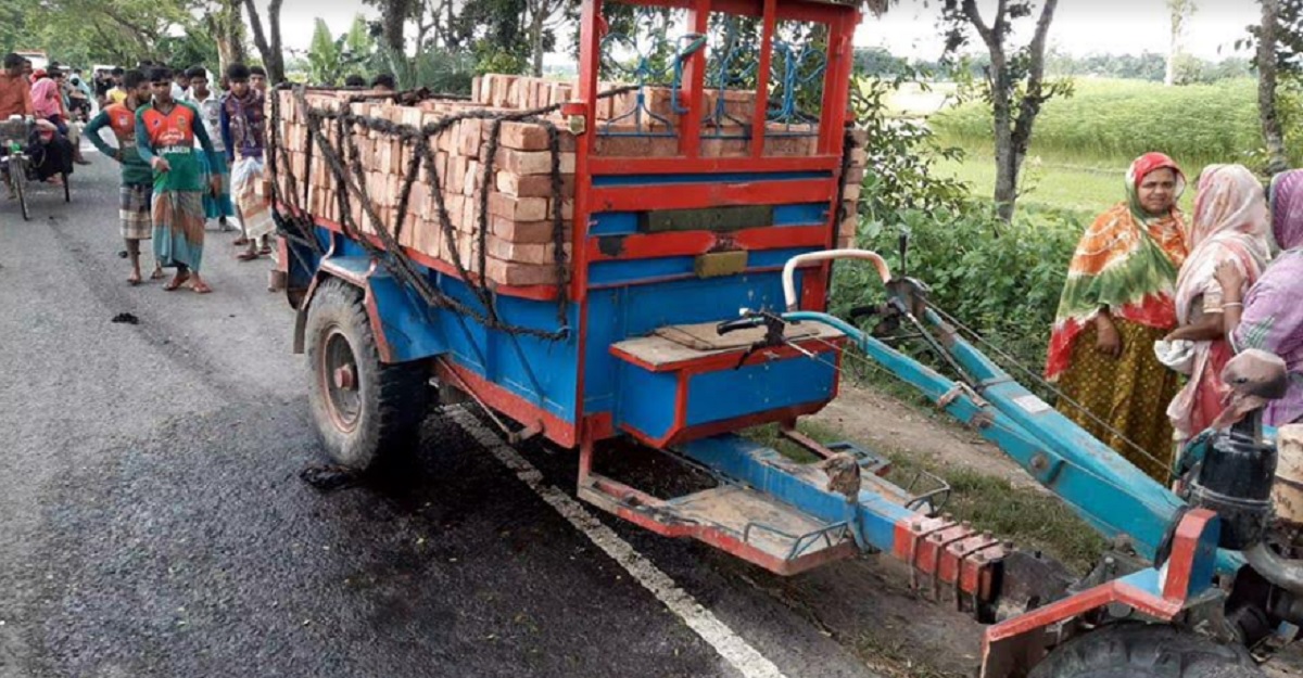 পাবনায় মোটরসাইকেল-ট্রলি মুখোমুখি সংঘর্ষে গৃহবধূর মৃত্যু