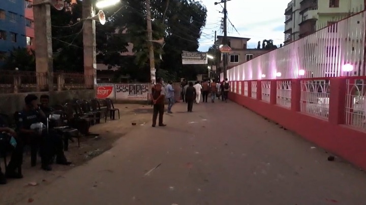 জয়নাল হাজারীর বাড়িতে নিজাম হাজারীর অনুসারীদের হামলা