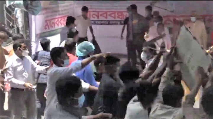 মুক্তিযোদ্ধাদের ওপর হামলার ঘটনায় মেয়রসহ ২৬ জনের বিরুদ্ধে মামলা