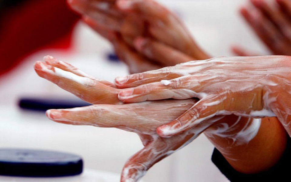 হাত থেকে মাংসের গন্ধ দূর করার কৌশল