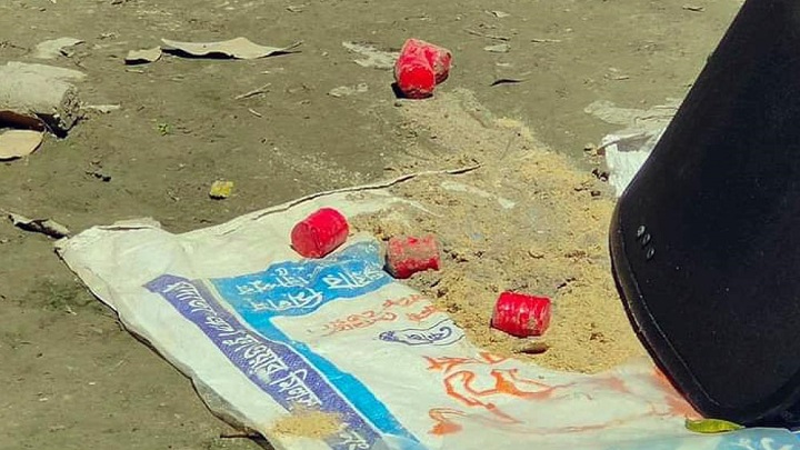 বরিশালে বসতবাড়ি থেকে ৫টি ককটেল উদ্ধার