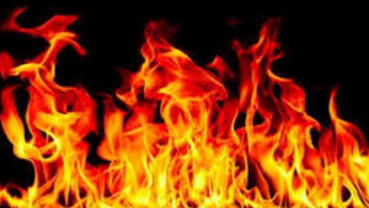 কোনাবাড়িতে ঝুট গোডাউনে আগুন, অর্ধলক্ষ টাকার ক্ষতি রাজধানীর বনানীতে আহমেদ টাওয়ারে আগুন