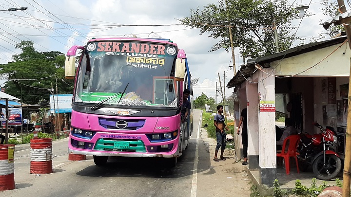 পটুয়াখালীর মহাসড়কে অবৈধ টোল আদায় বন্ধ করলো পুলিশ