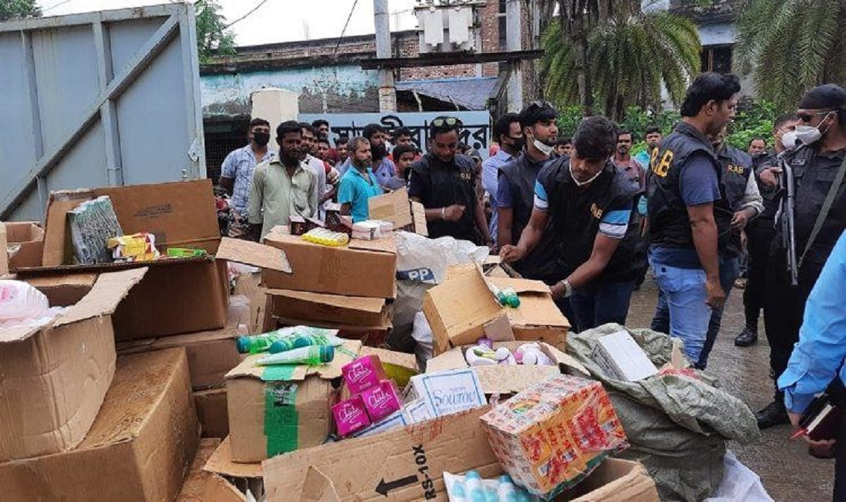 সাতক্ষীরায় বিপুল পরিমাণ নকল প্রসাধনী জব্দ, একজনের কারাদণ্ড