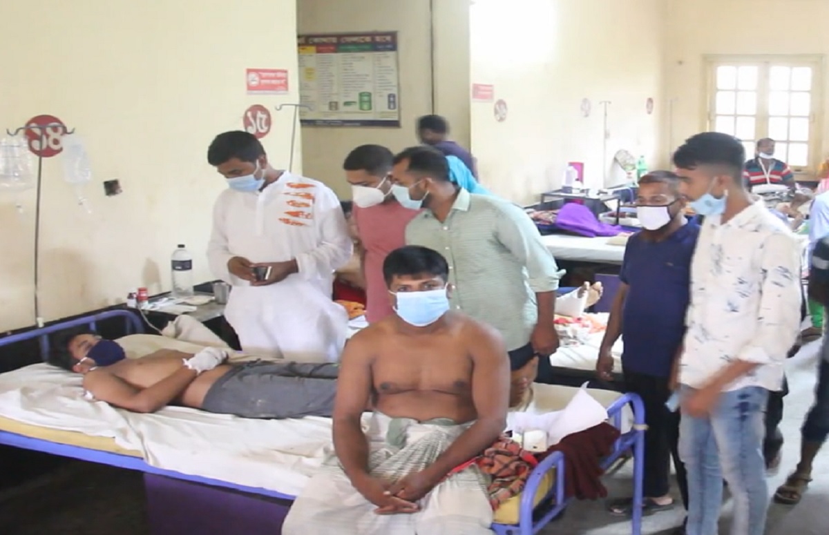 মাছ চাষকে কেন্দ্র করে আওয়ামী লীগের দু’পক্ষের সংঘর্ষে গুলিবিদ্ধসহ আহত ২০