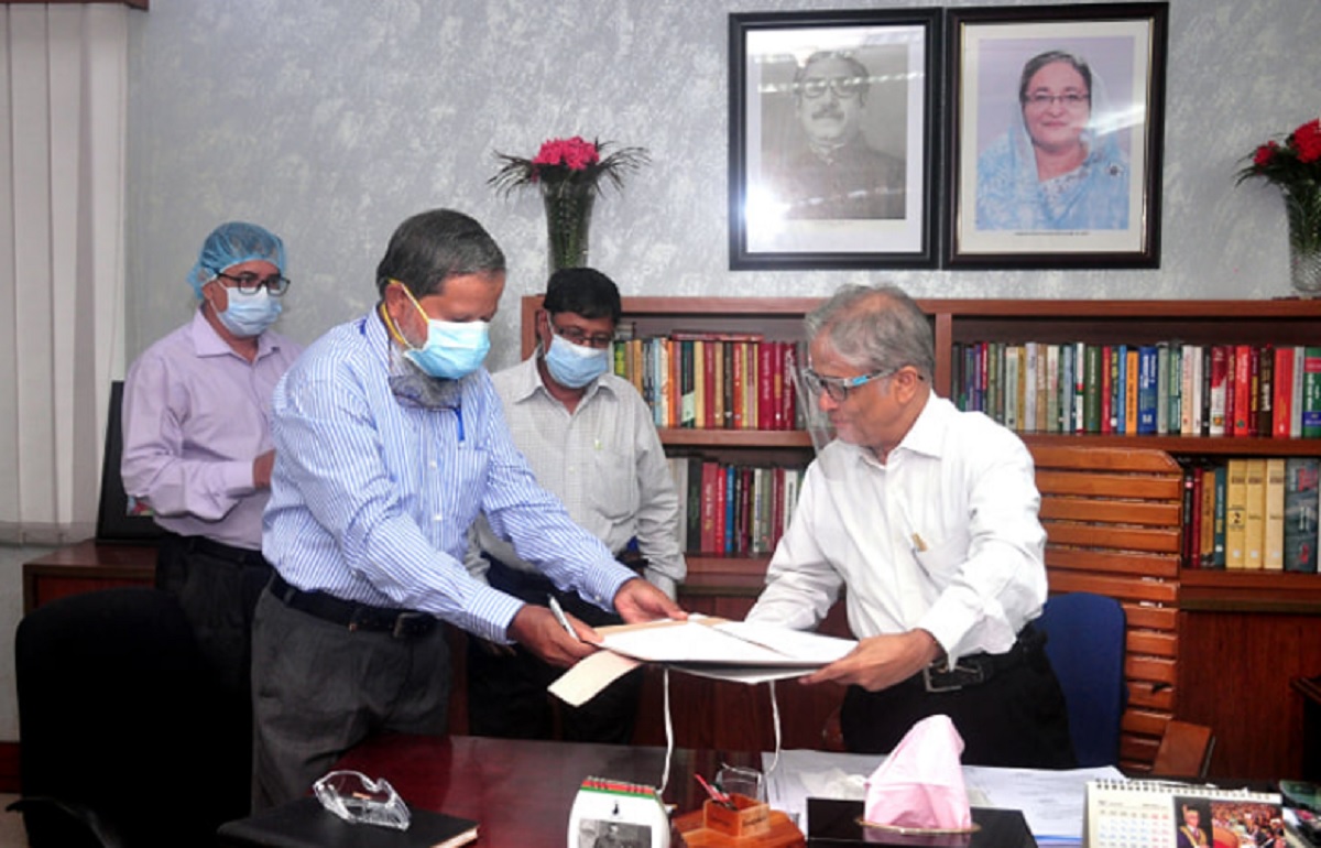 ঢাবির নব-নিযুক্ত কোষাধ্যক্ষ অধ্যাপক মমতাজ উদ্দিনের দায়িত্ব গ্রহণ