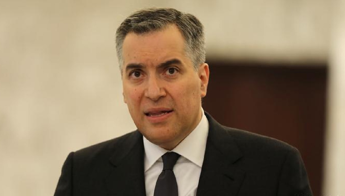 লেবাননের প্রধানমন্ত্রী মোস্তফা আদিবের পদত্যাগ