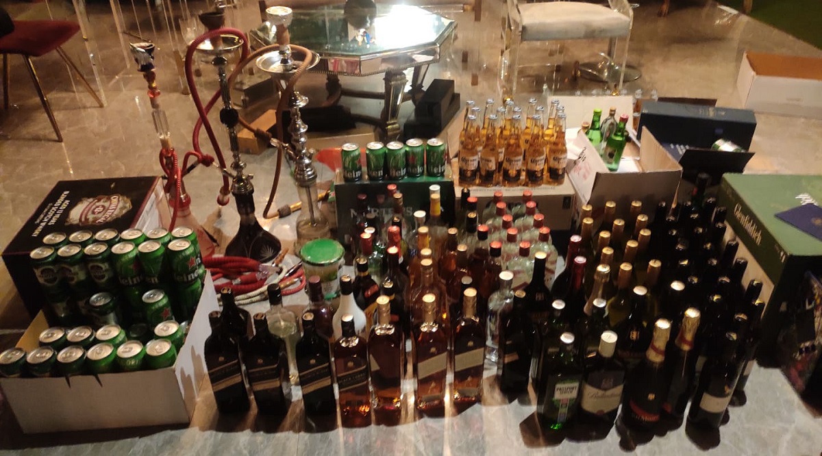 গুলশানের হর্স অ্যান্ড হর্স রেস্টুরেন্টে অভিযানে বিপুল মদ জব্দ, আটক ২