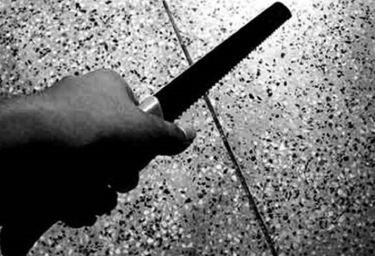 পরকীয়ার অভিযোগ স্ত্রীর, সালিশ বৈঠকে গোপনাঙ্গ কেটে ফেললো স্বামী