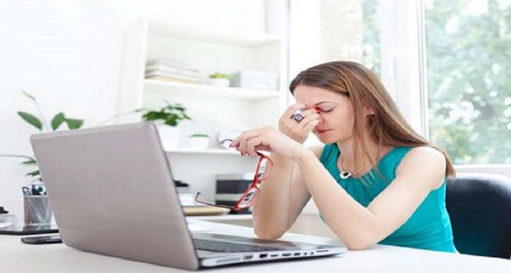 অতিরিক্ত ফোন-ল্যাপটপ ব্যবহারে চোখের সুরক্ষায় করণীয়