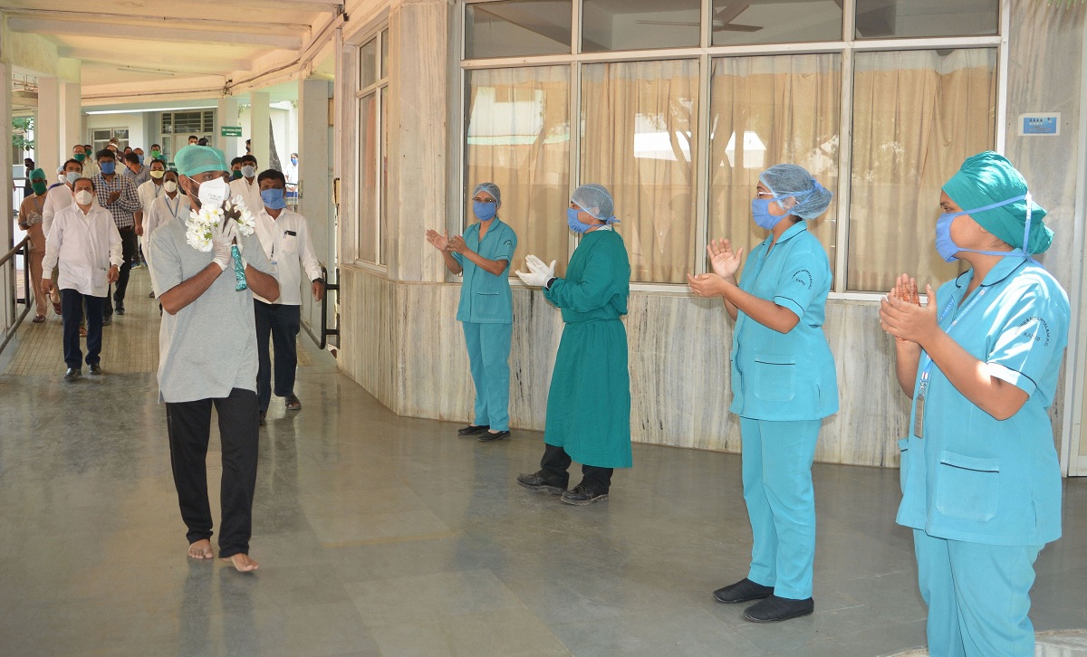 বিশ্বে করোনা থেকে সুস্থ দুই কোটির বেশি মানুষ বিশ্বে করোনা থেকে সুস্থ দুই কোটির বেশি মানুষ