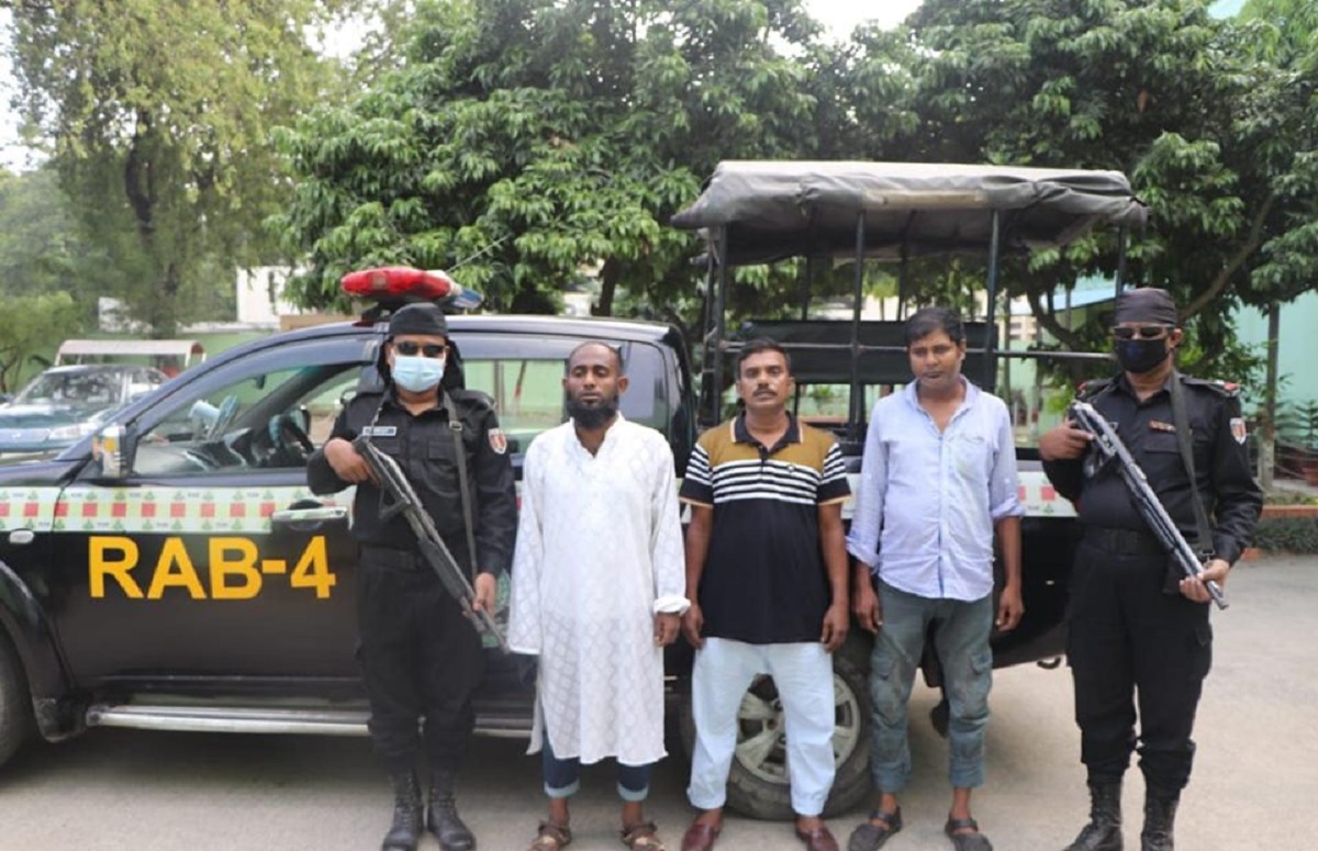 গাংচিল বাহিনীর প্রধান সালাউদ্দিন অস্ত্র ও মাদকসহ আটক