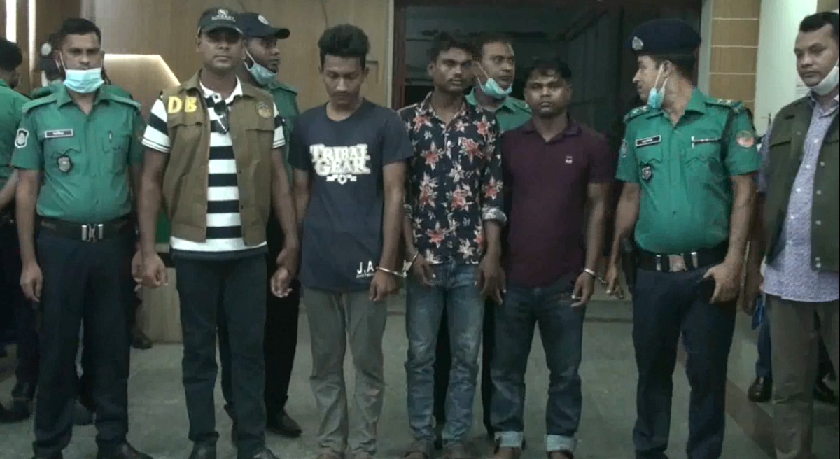 চীনা কারখানায় ডাকাতি: ৭৫ লাখ টাকাসহ ৪ ডাকাত গ্রেফতার গাজীপুরে চীনা কারখানায় ডাকাতি: ৭৫ লাখ টাকাসহ ৪ ডাকাত গ্রেফতার