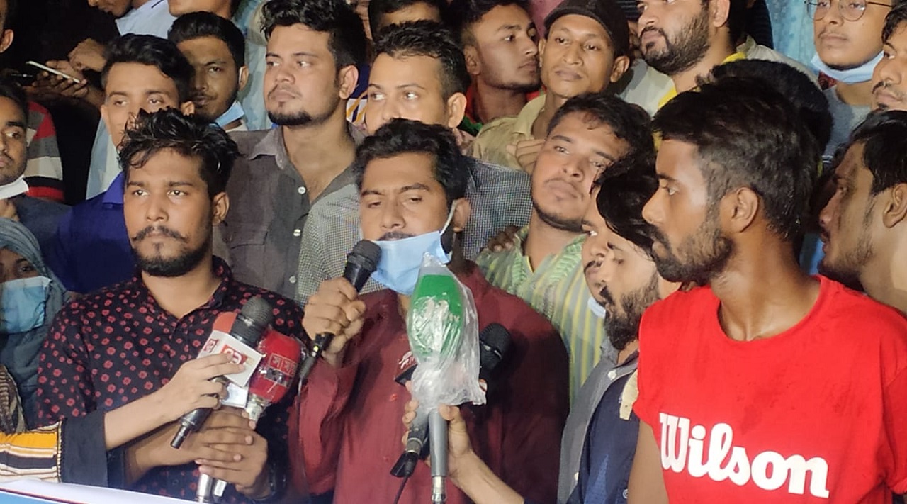 প্রতিবাদ সমাবেশ থেকে নুর আটক