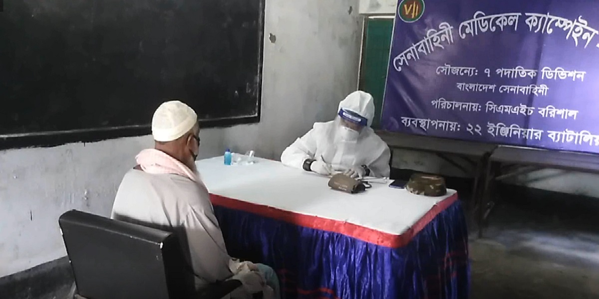 ঝালকাঠিতে সেনাবাহিনীর মেডিকেল ক্যাম্পেইন অনুষ্ঠিত