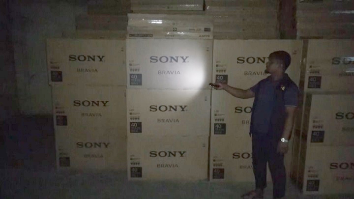 সিদ্ধিরগঞ্জে ৯০ কোটি টাকার নকল প্রসাধনী ও ইলেকট্রনিক্স সামগ্রী জব্দ