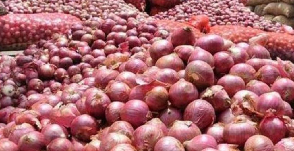 এখনোও চড়া দামেই বিক্রি হচ্ছে পেঁয়াজ