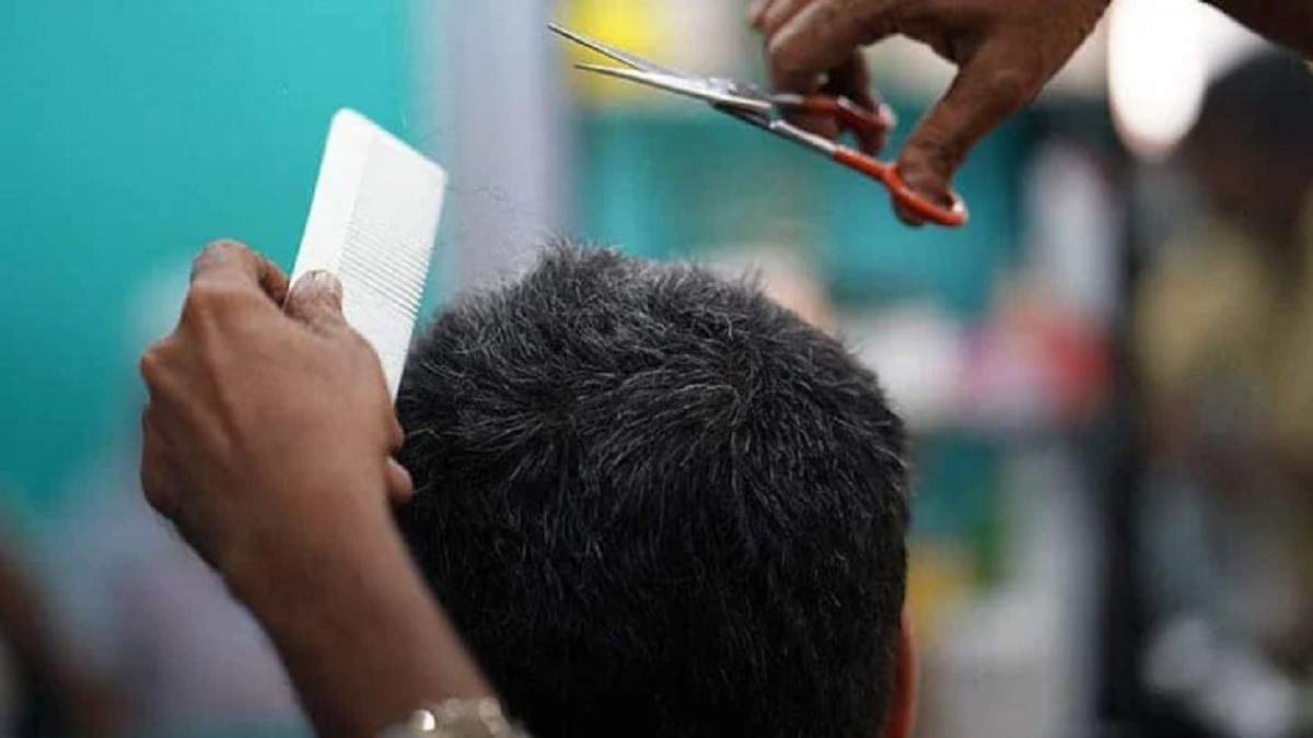 মন্ত্রীর চুল কেটে নাপিত পেলেন ৭০ হাজার টাকা!