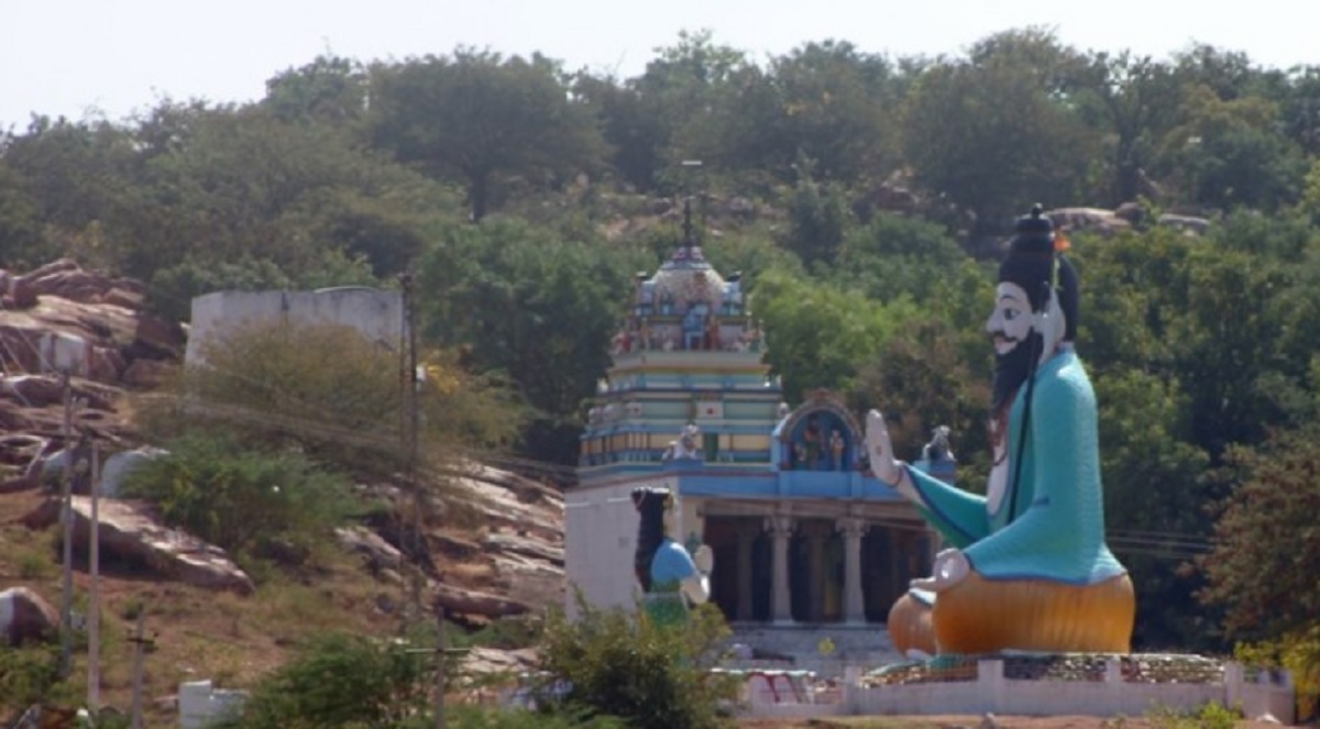 ভারতের মৌনীশ্বর মন্দিরে প্রসাদ হিসাবে দেওয়া হয় গাঁজা!