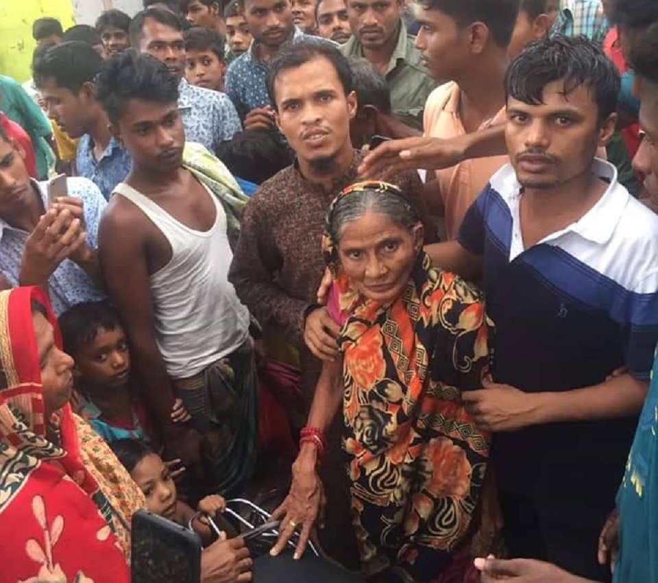 বিয়ে বাড়িতে গিয়ে ১৫ বছর পর মাকে খুঁজে পেল সন্তান