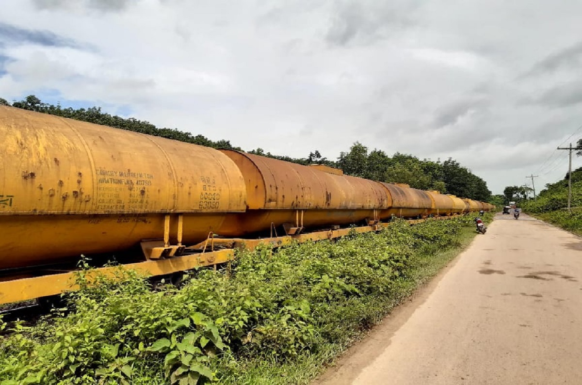 প্রায় তিন ঘণ্টা পর সিলেটের সঙ্গে রেল যোগাযোগ স্বাভাবিক প্রায় তিন ঘন্টা পর সিলেটের সঙ্গে রেল যোগাযোগ স্বাভাবিক