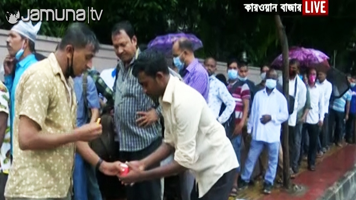 বিমানের টিকিটের জন্য আজও বিক্ষোভ সৌদি প্রবাসীদের বিমানের টিকিটের জন্য আজও বিক্ষোভ সৌদি প্রবাসীদের