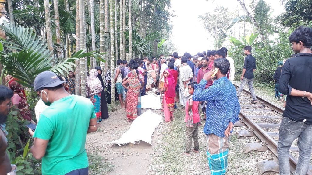 নেত্রকোণায় ট্রেনে কাটা পড়ে ৩ জনের মৃত্যু
