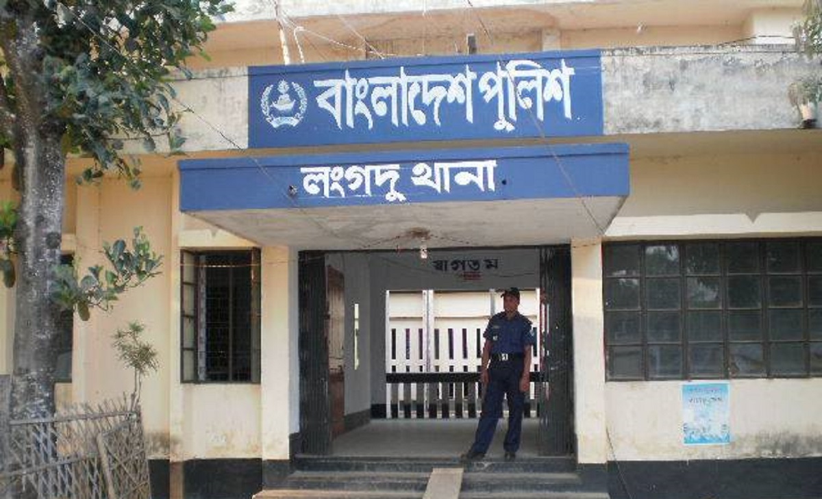 স্কুল প্রধান শিক্ষকের বিরুদ্ধে ছাত্রী ধর্ষণের অভিযোগে মামলা