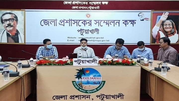 ঘূর্ণিঝড় মোকাবেলায় পটুয়াখালীতে পুলিশের হট লাইন ব্যবস্থা