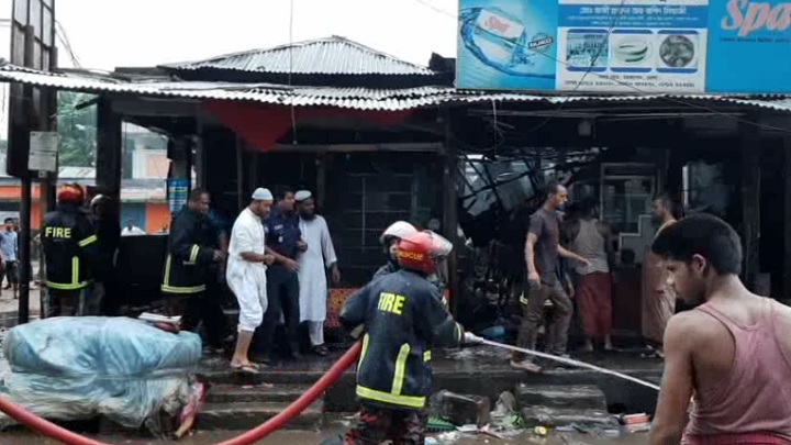 ভোলার চরফ্যাশনে অগ্নিকাণ্ডে ৮টি দোকান পুড়ে ছাই, ২ কোটি টাকার ক্ষতি
