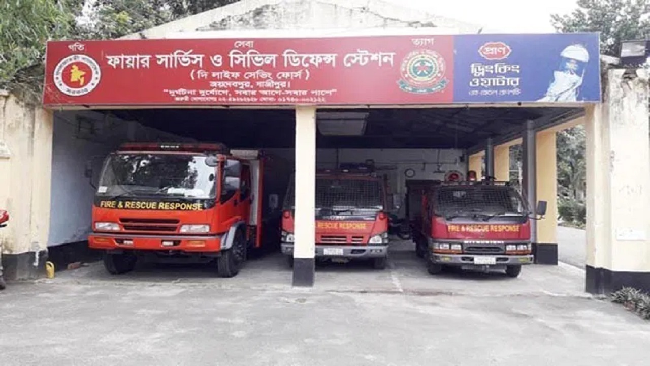 কোনাবাড়ীতে প্লাস্টিক কারখানায় আগুন গাজীপুরের কোনাবাড়ীতে প্লাস্টিক কারখানায় অগ্নিকাণ্ড