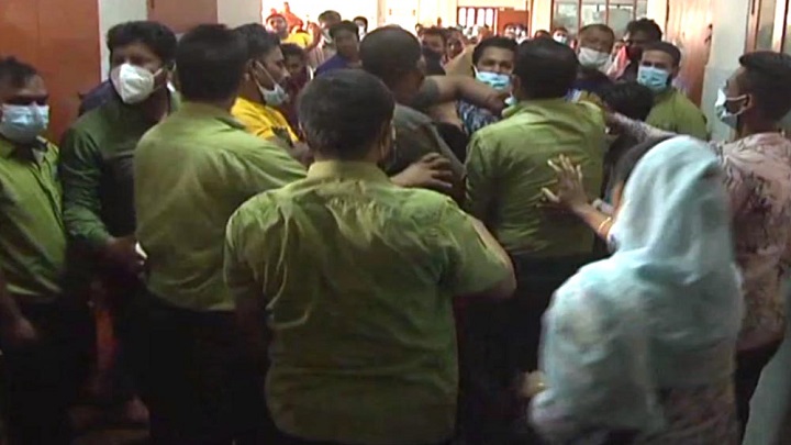 বরিশাল মেডিকেলে রোগীর স্বজন ও নার্সদের মারামারি