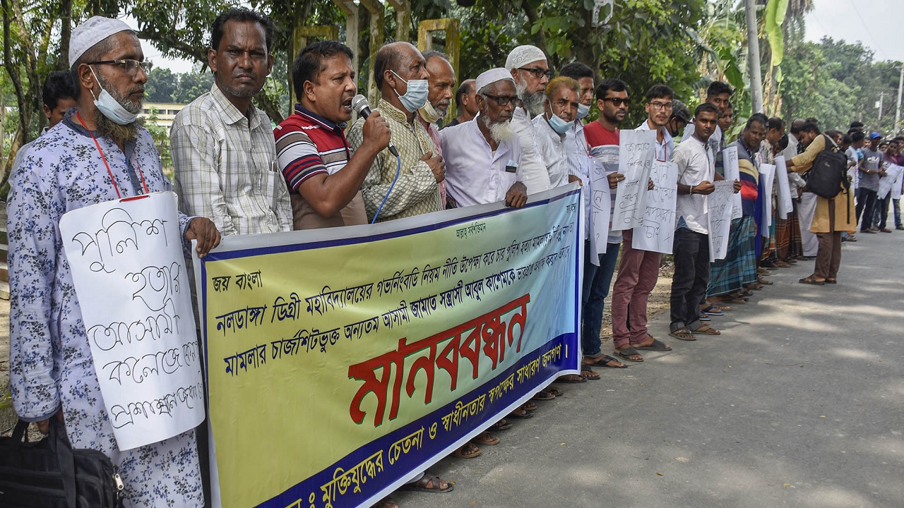 ৪ পুলিশ হত্যা মামলার আসামি এখন কলেজের অধ্যক্ষ: প্রতিবাদে মানববন্ধন