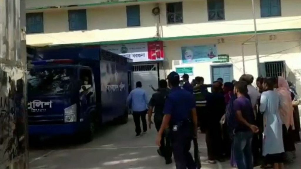 রিফাত শরীফ হত্যা মামলায় মৃত্যুদণ্ডপ্রাপ্ত তিন আসামিকে বরিশাল কারাগারে হস্তান্তর