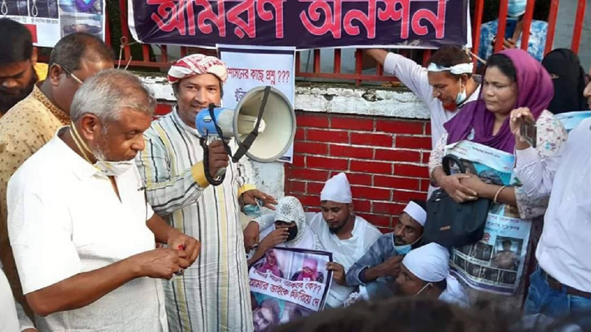 রায়হানের মায়ের অনশন ভাঙালেন মেয়র আরিফ