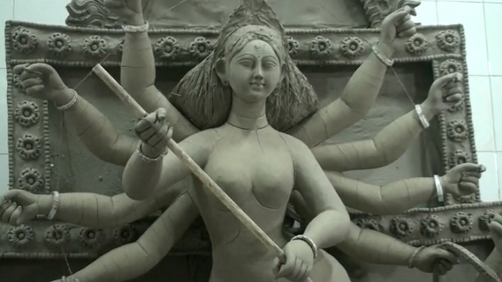 ভৈরবে প্রতিমা তৈরীতে ব্যস্ত কারুশিল্পীরা