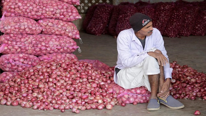 পেঁয়াজের দাম ১০০ রুপী; আমদানি শর্ত শিথিল করলো ভারত