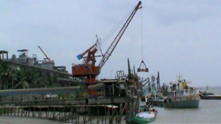 মোংলা বন্দরে ১১ দফা দাবিতে দুই বছরে ৪ দফায় কর্মবিরতি