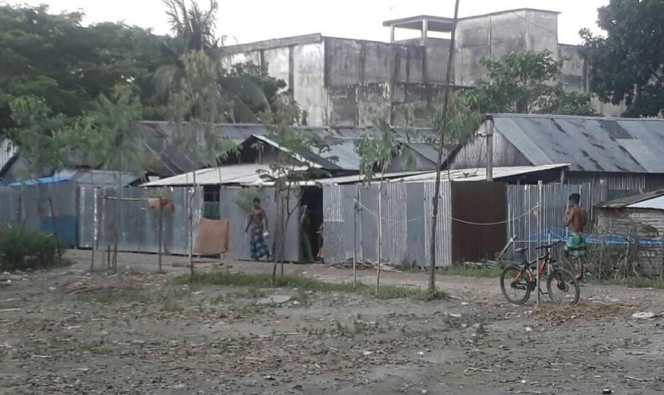 মুন্সিগঞ্জে ২’শ বছরের পুরনো কবরস্থান ভেঙ্গে অবৈধ ও অসামাজিক কার্যকলাপ চালানোর অভিযোগ