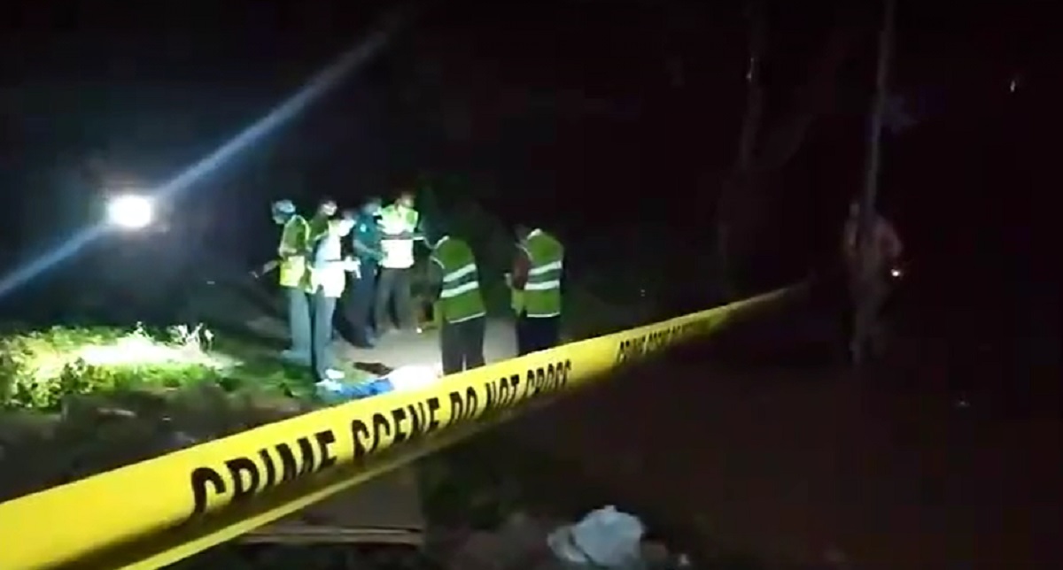 বাসা থেকে ডেকে এনে গলাকেটে হত্যা