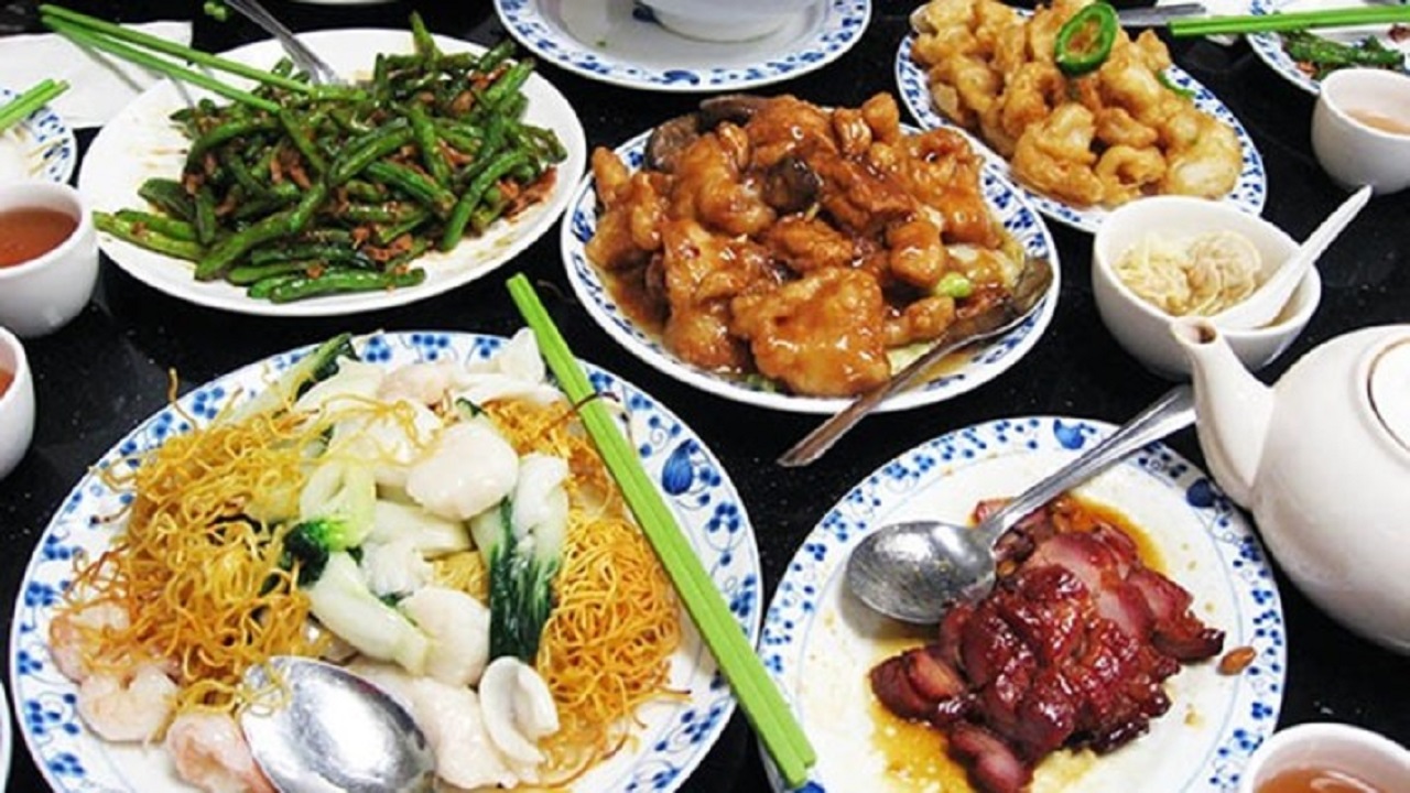 ব্লাইন্ড ডেটে ২৩ আত্মীয়কে নিয়ে উপস্থিত প্রেমিকা! ব্লাইন্ড ডেটের ডিনারে ২৩ আত্মীয়কে নিয়ে উপস্থিত প্রেমিকা!